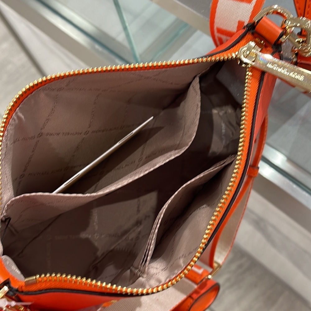 MICHAEL KORS JET SET TRAVEL SMALL SHOULDER CROSSBODY BAG WITH TECH ATTCH AIRPOD - Picture 14 of 16